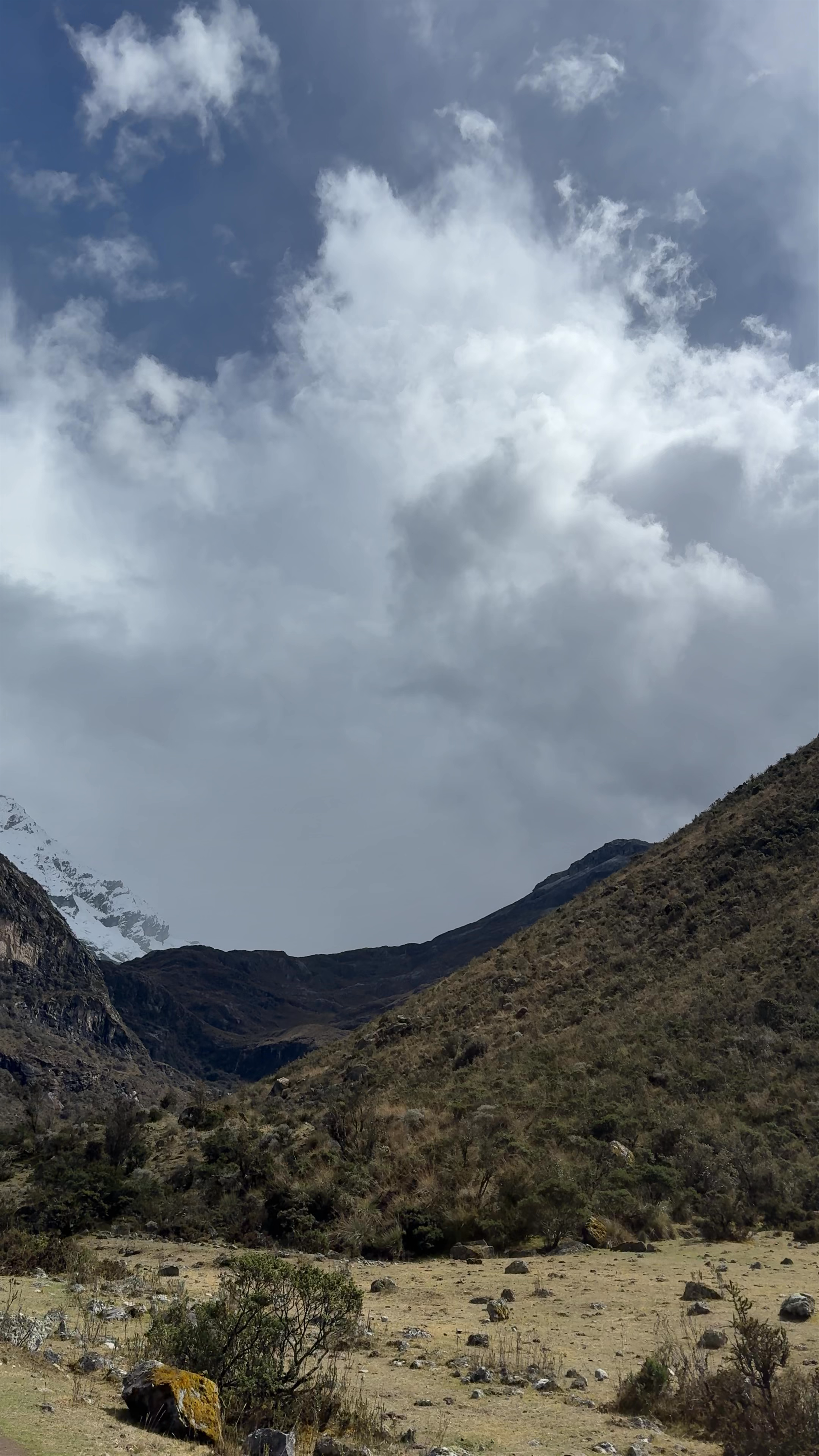 Cebolla Pampa Campground: Wilderness Serenity at Llanganuco's Edge, Peru