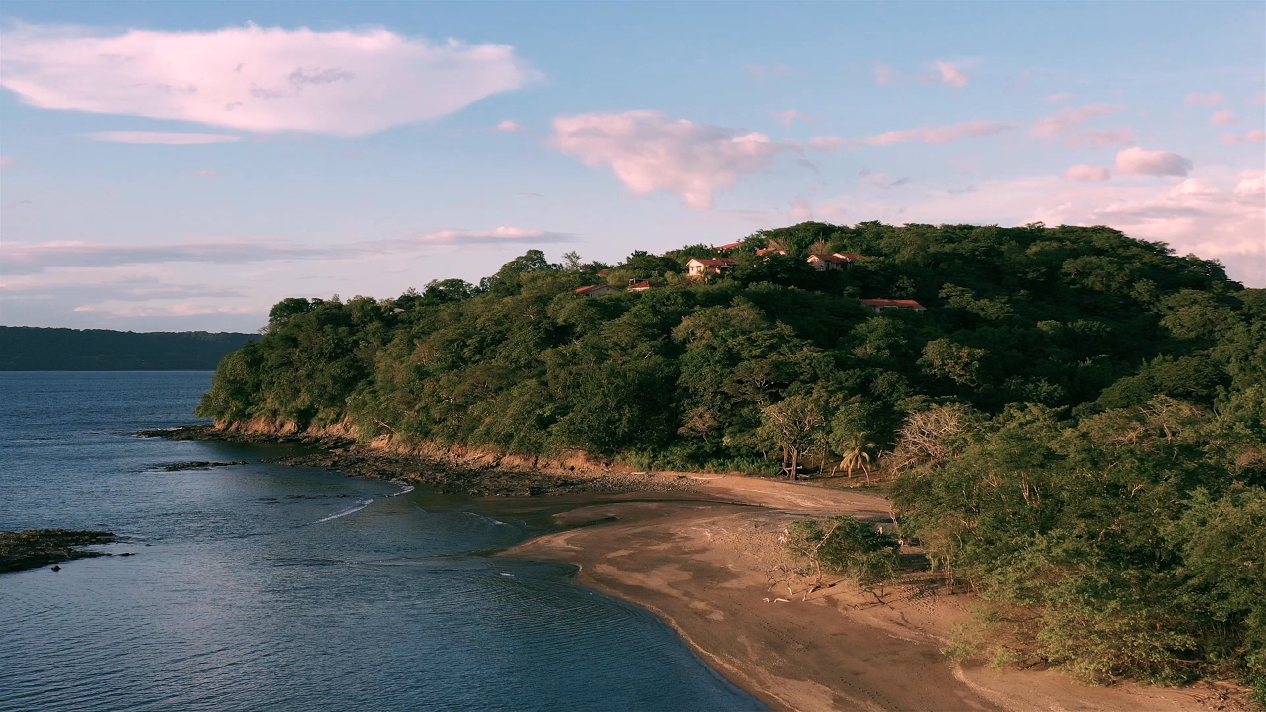 Video of motorcyclist riding on beach along Costa Rica coastline