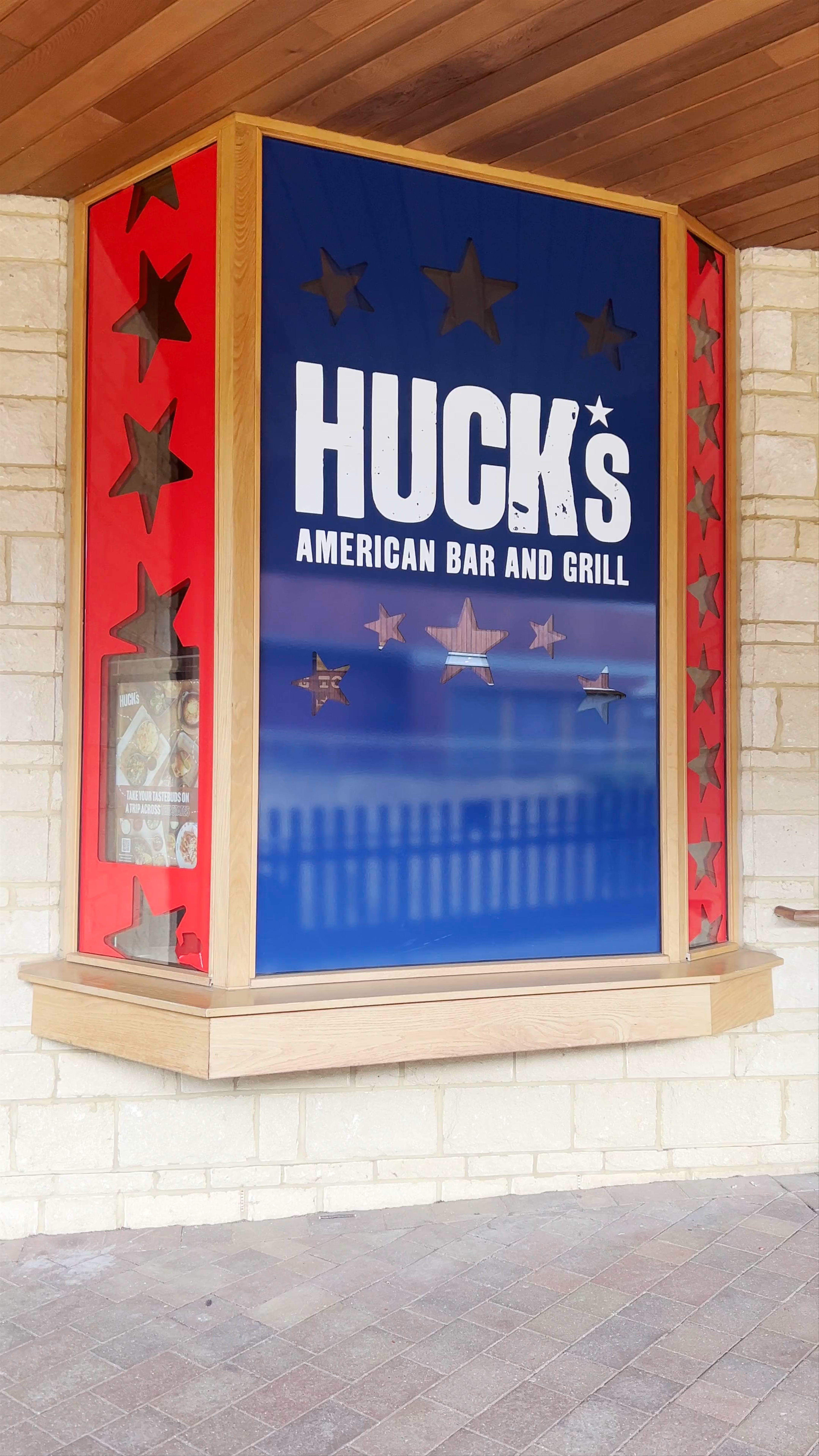 Huck's American Bar and Grill: Classic Americana Dining in Bedford