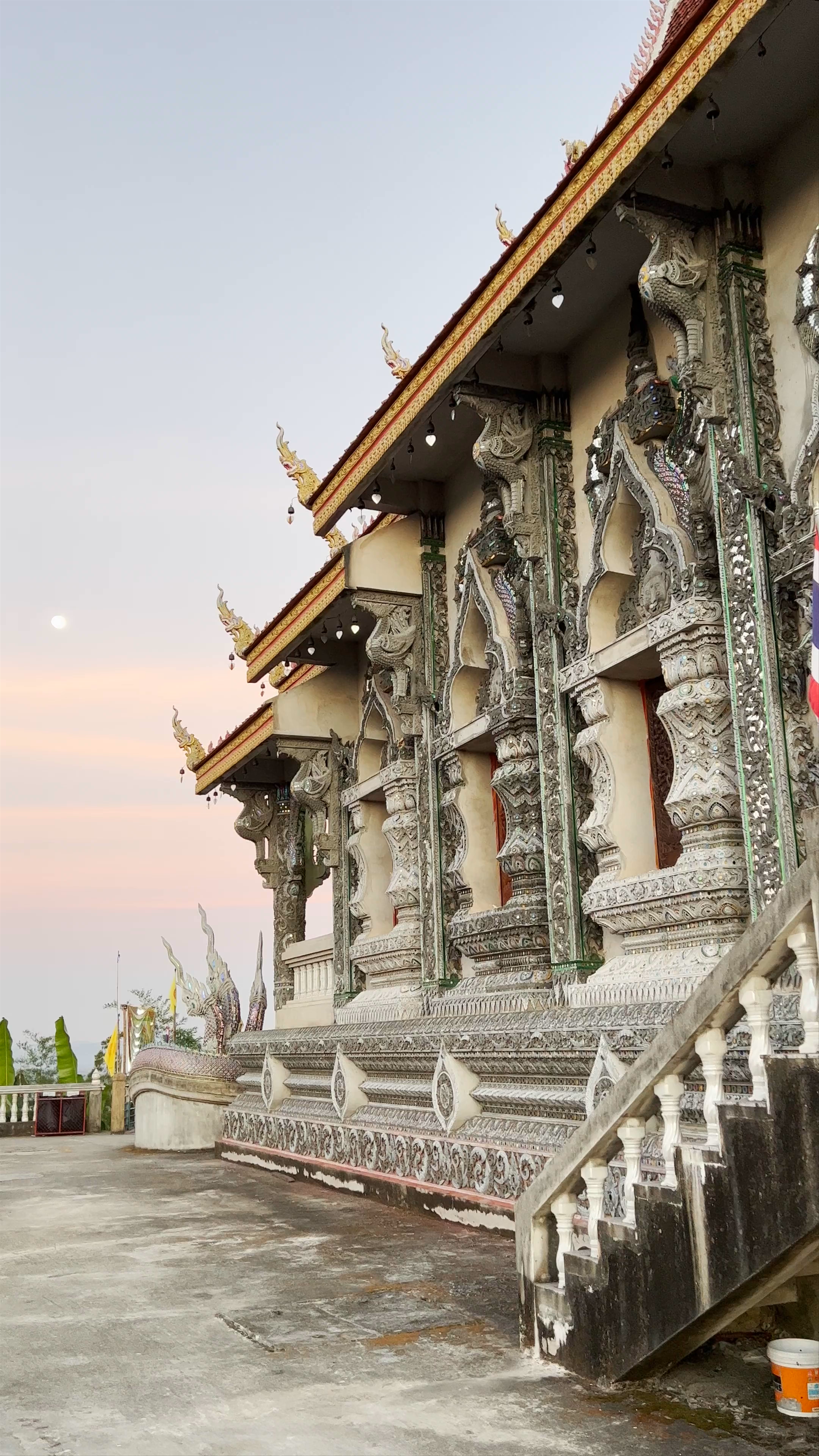 Wat Phrathat Doi Khao Kwai
