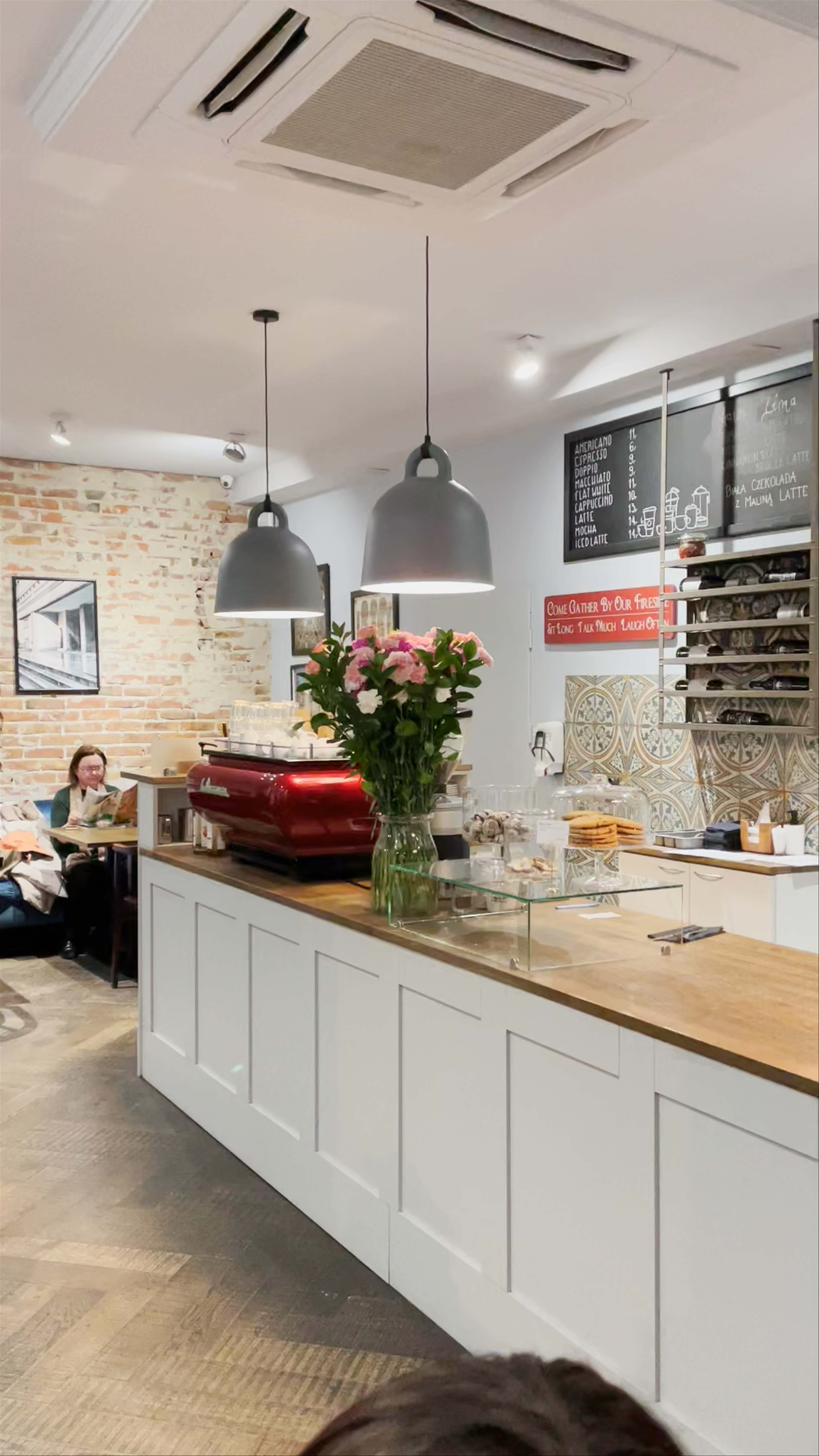 Cafe Mari: Cozy Charm and Artisan Delights in Lublin