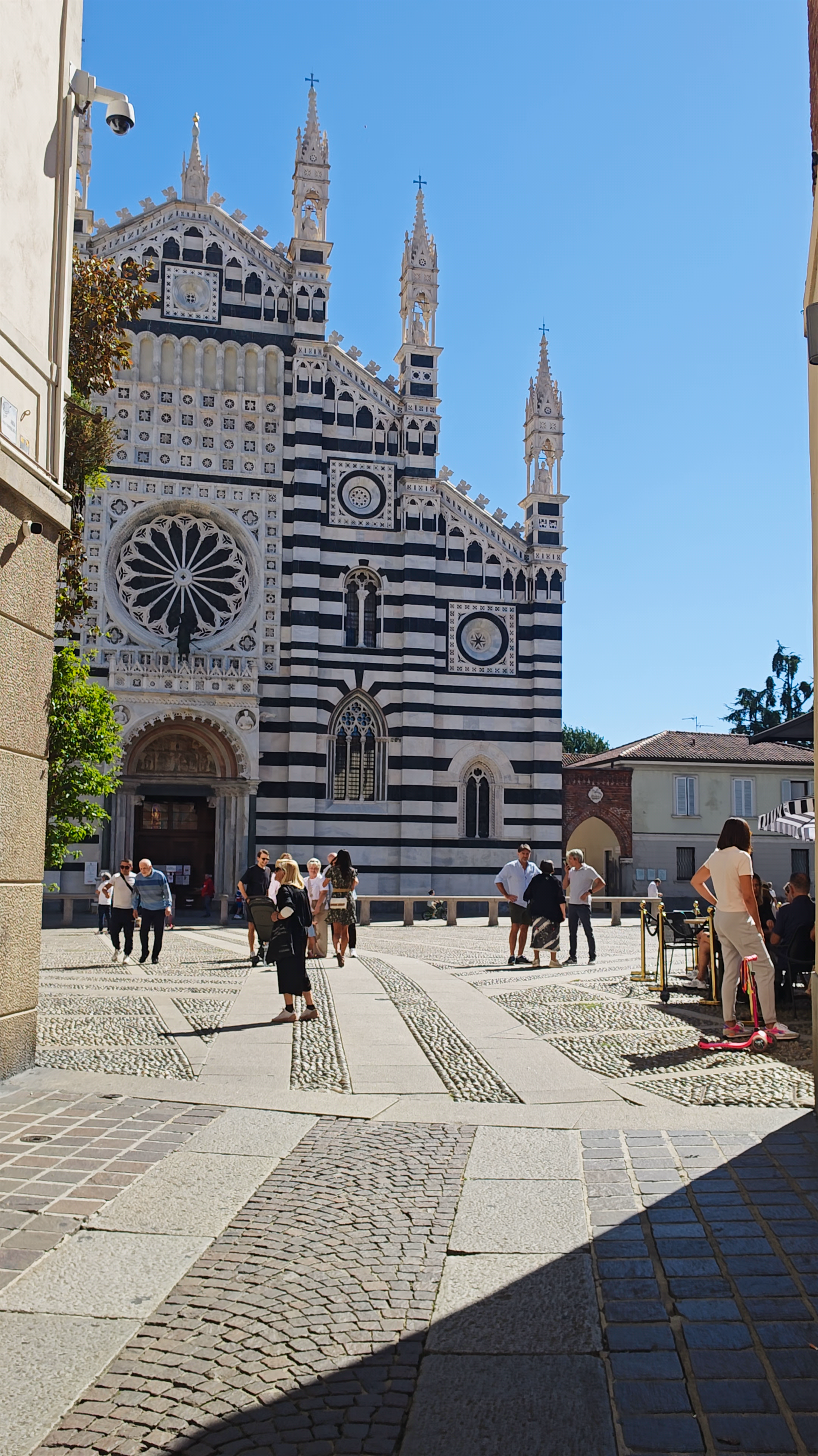 Piazza Duomo Monza: Gothic Splendor and Sunny Italian Vibes