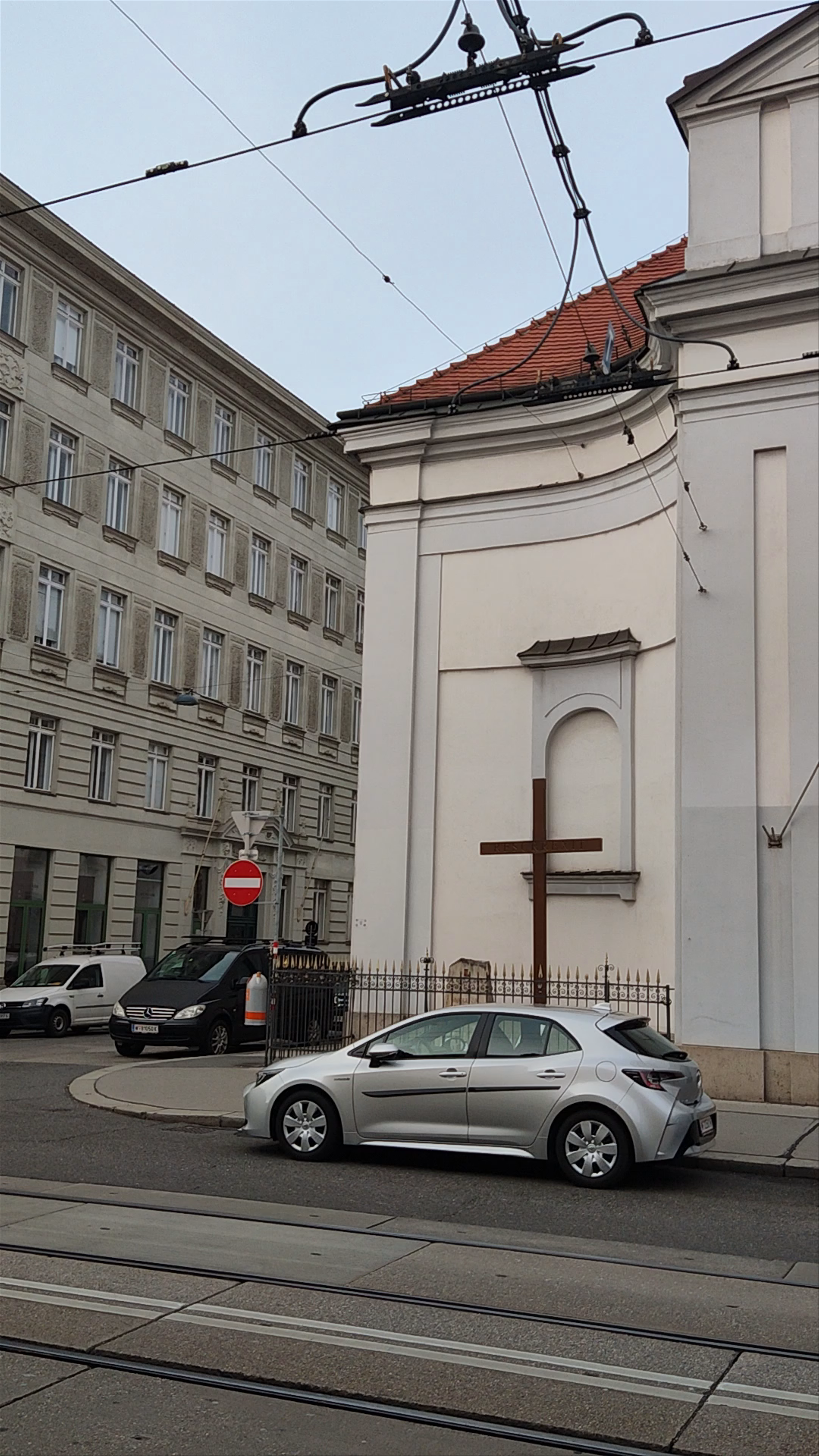 Katholische Kirche Zum Hl. Kreuz – Gardekirche, Rennweg, Vienna