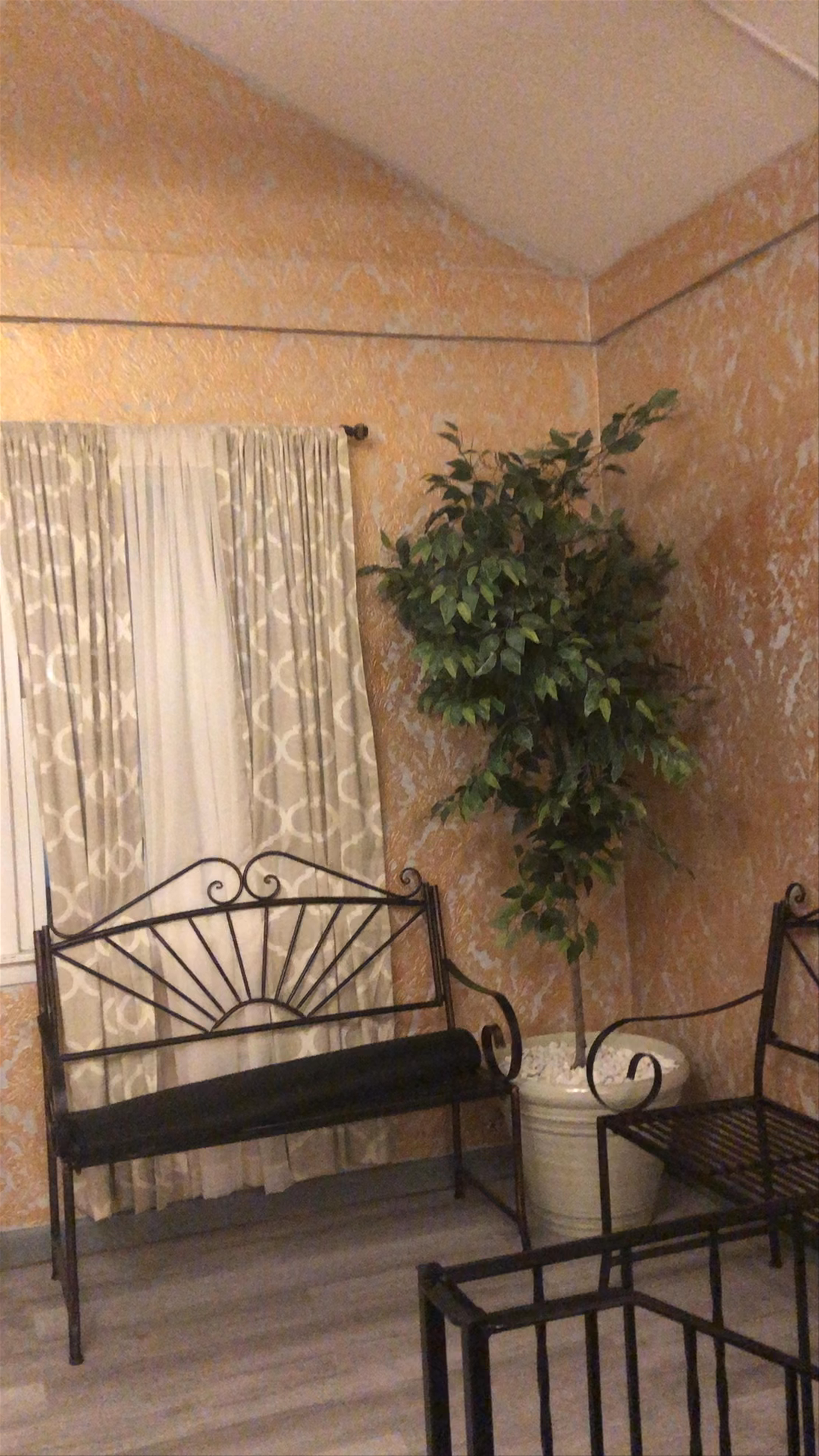 Cozy Rustic Waiting Area in Tilton, New Hampshire