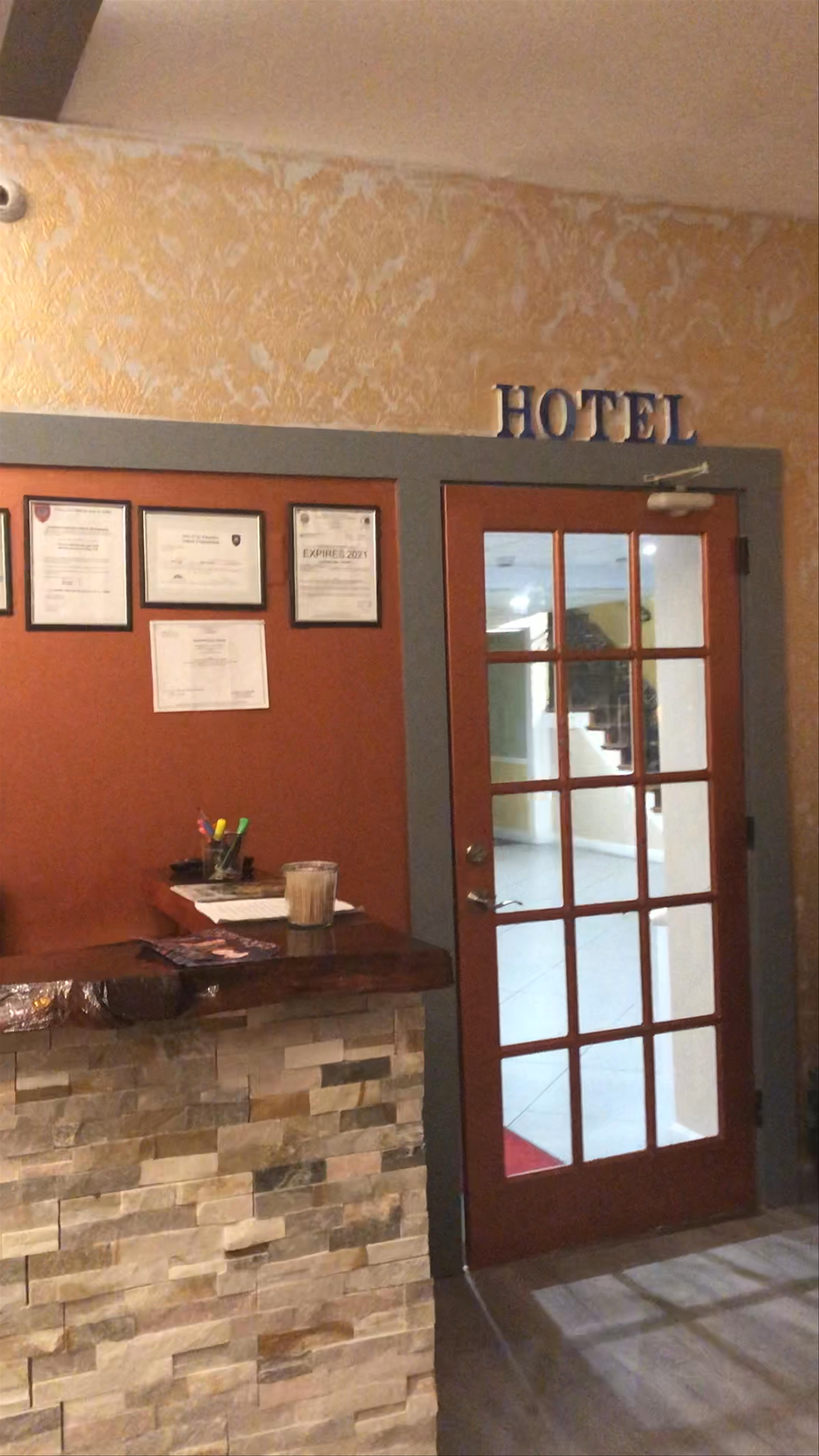 Econo Lodge Inn and Suites