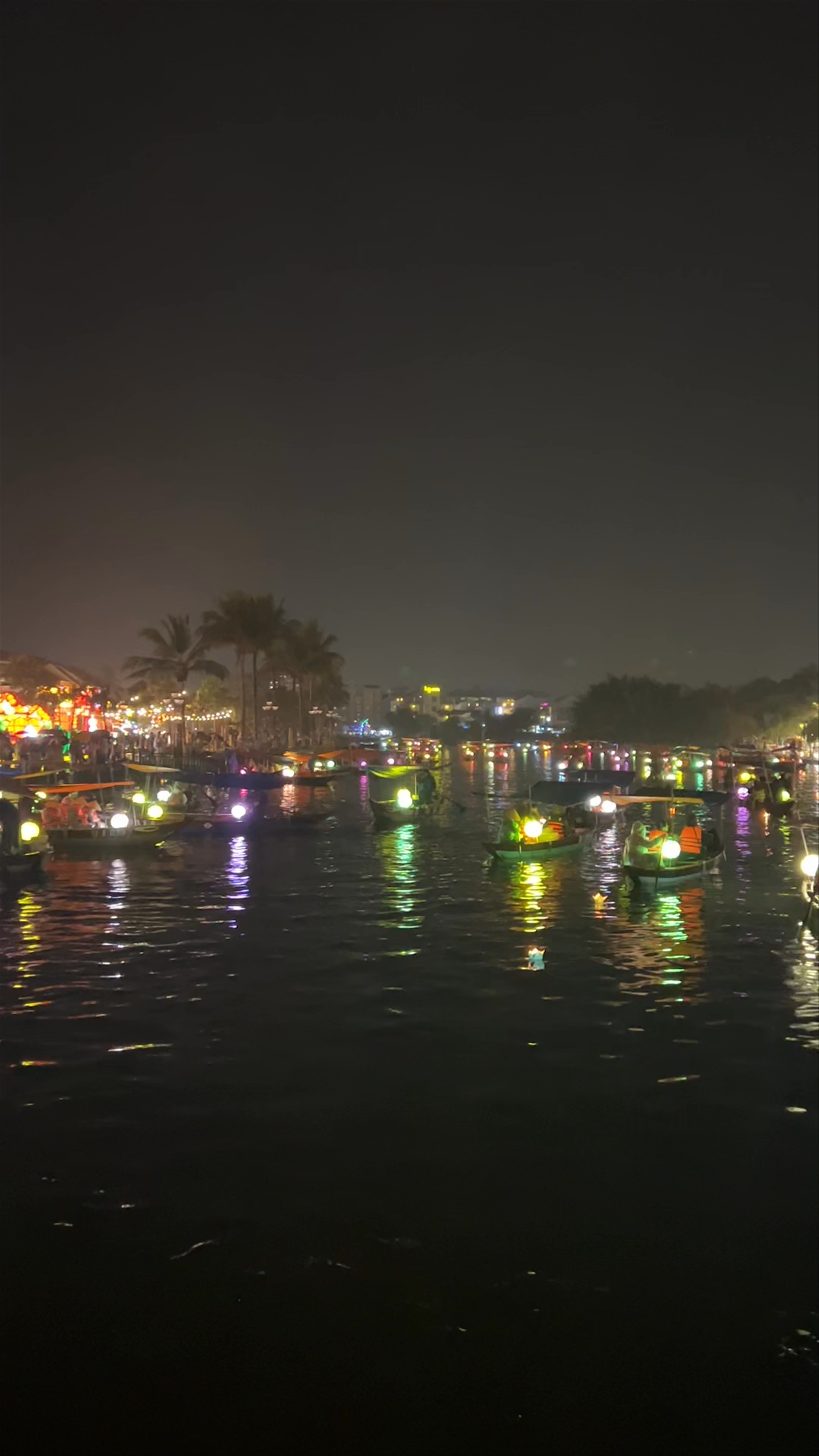 Hoi An Lantern Boat Tour ( Thuyền Hoa Đăng Hội An )