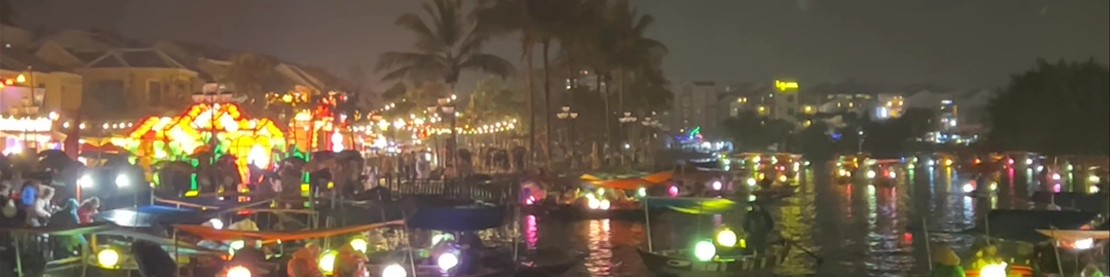 Hoi An Lantern Boat Tour ( Thuyền Hoa Đăng Hội An )