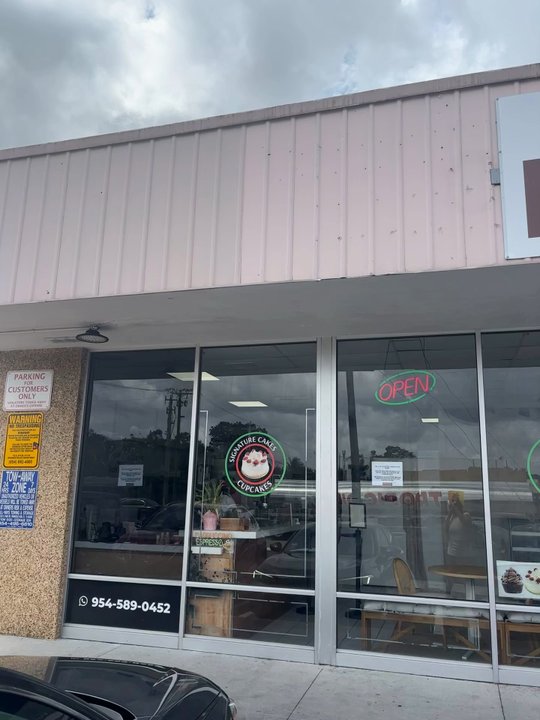 Roll And Dough - Bakeries Near Me - Miramar, Florida