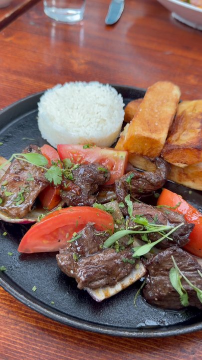 Pucquio - Delicioso Lomo Saltado y chicha morada Que - Peruvian Near Me - Oakland, California