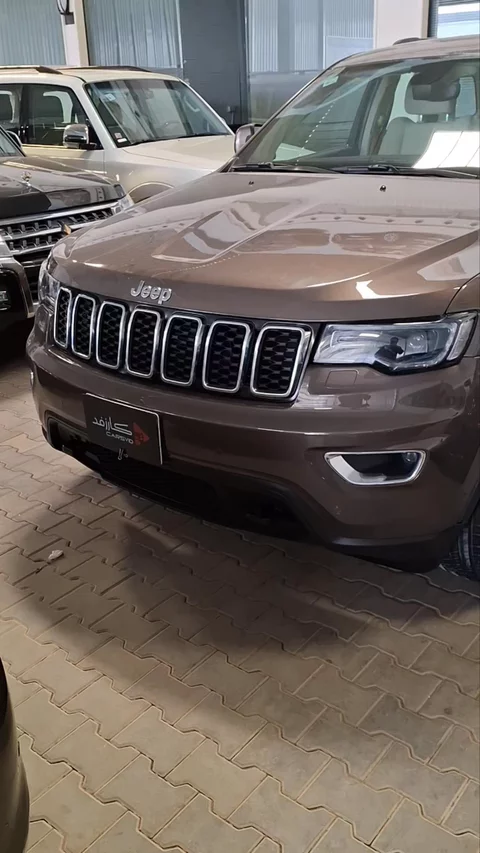 JEEP Grand Cherokee Laredo 2021