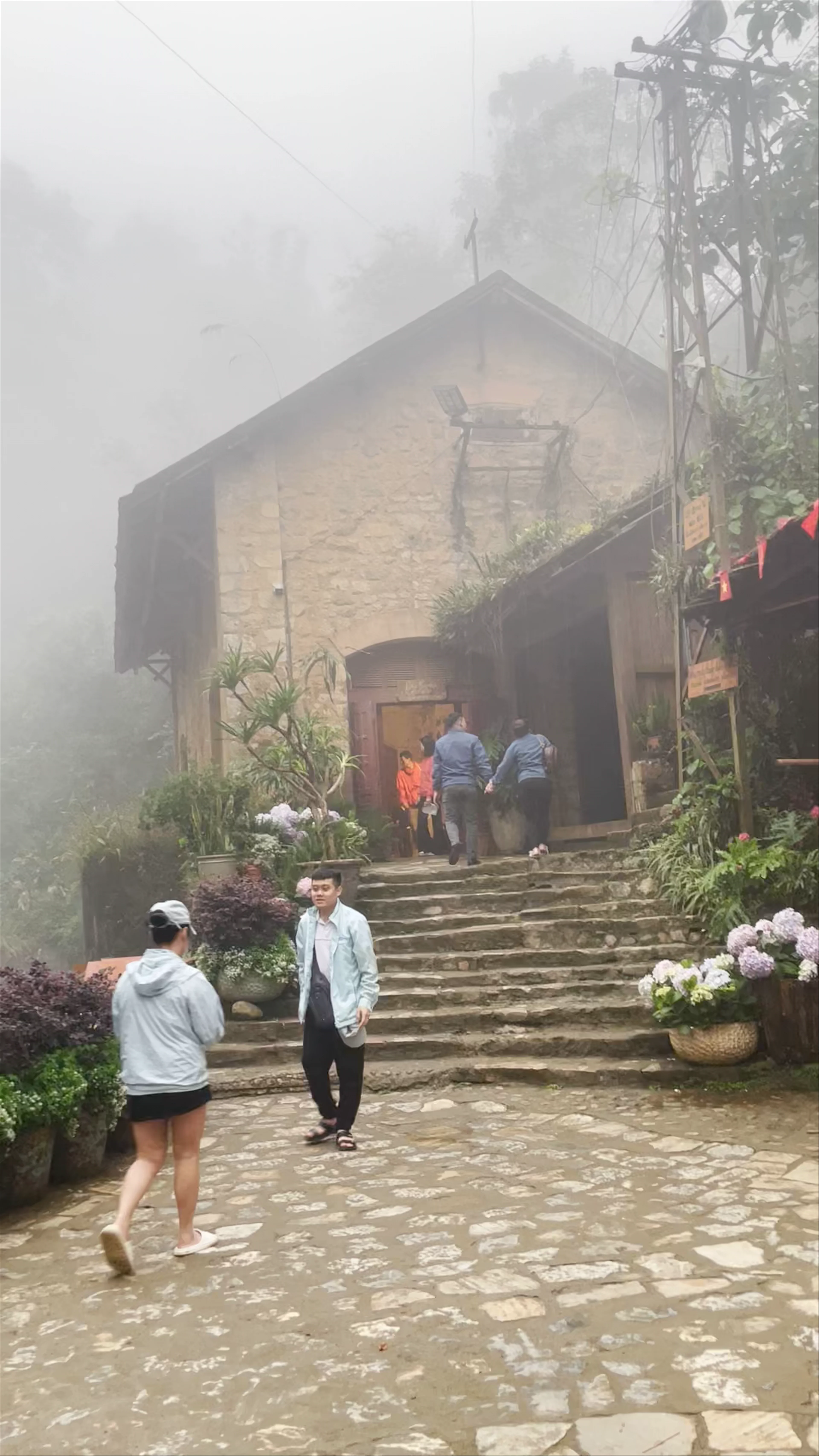 Thác nước Cascade, Cat Cat Village
