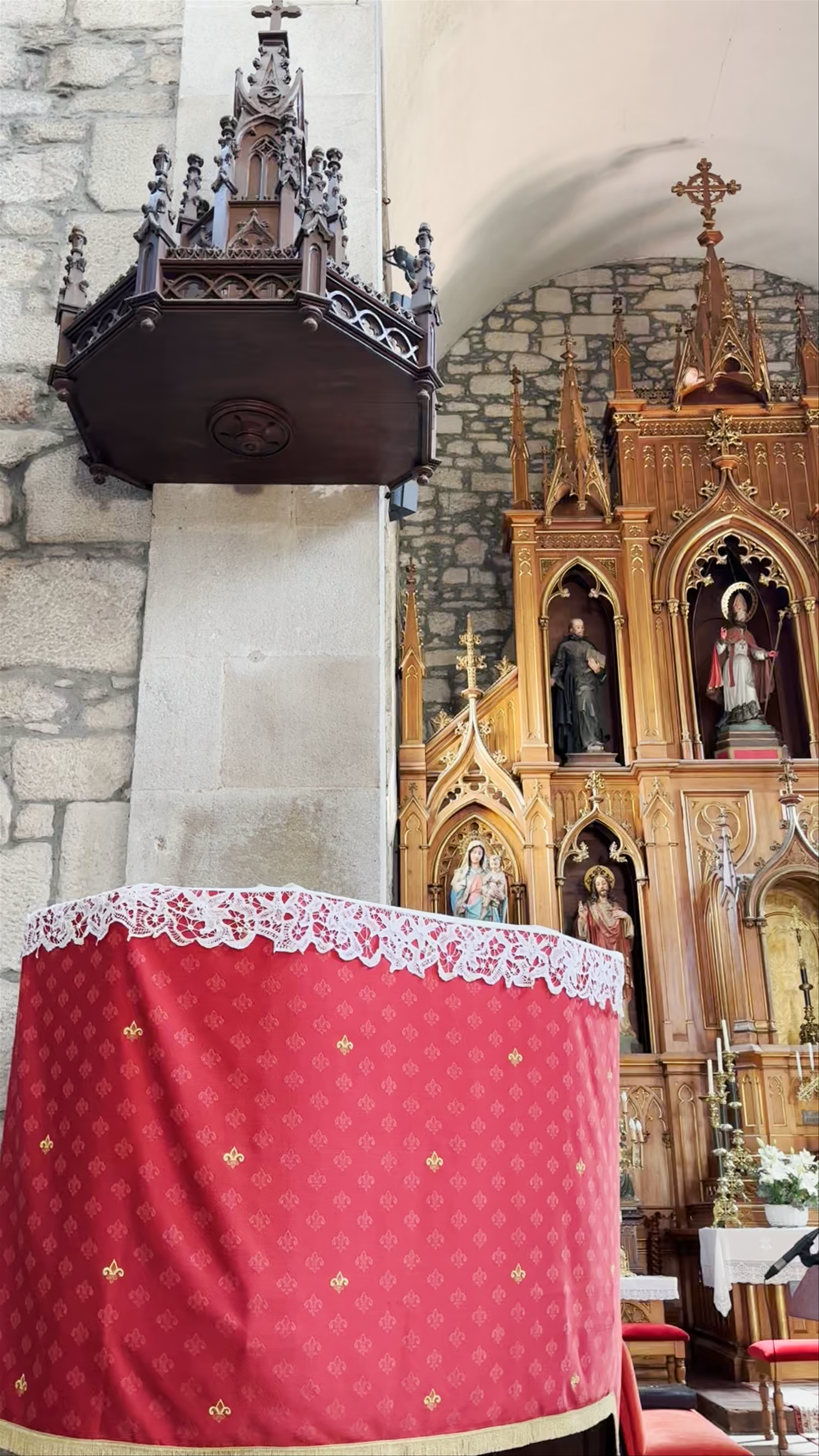 Igrexa de San Tomé Becket: A Sacred Sanctuary in Caldas de Reis, Spain