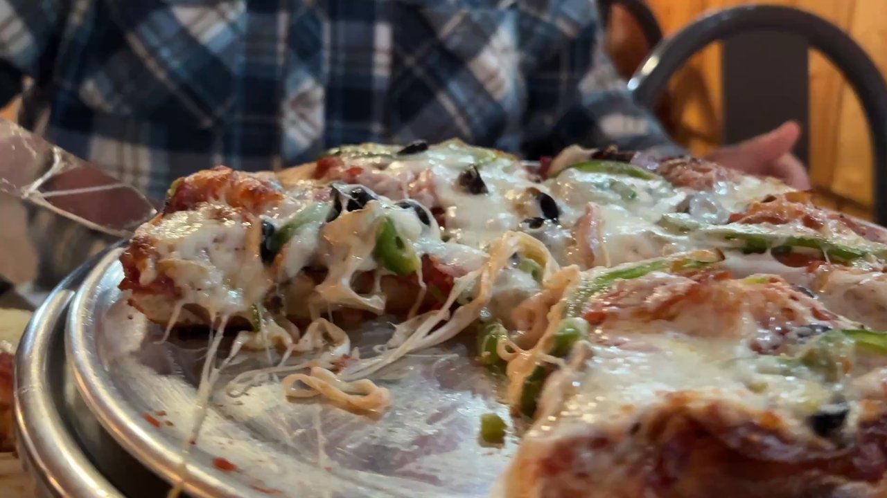 D'Aurelios - Omg so cheesy ... this is medium cheese thick crust mini - Pizza Near Me - Fort Bragg, California