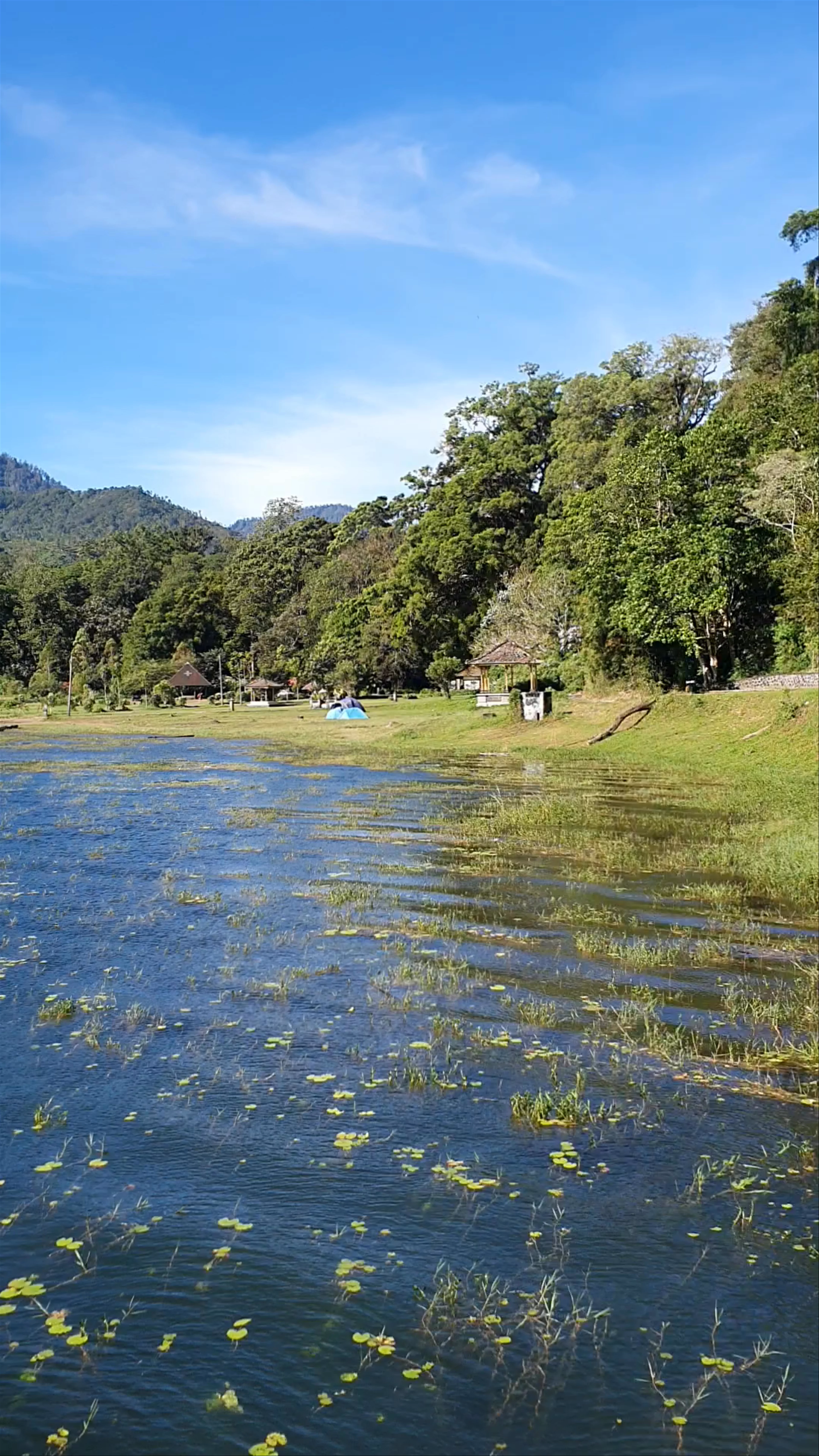 Munduk Camping side lake, Jalan Wisata Alam Danau Tamblingan