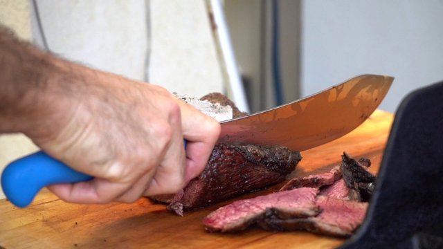 Man cutting steak 
