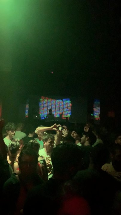 Kika - Friends dancing (amigos bailando). - Dance Clubs Near Me - Buenos Aires, C