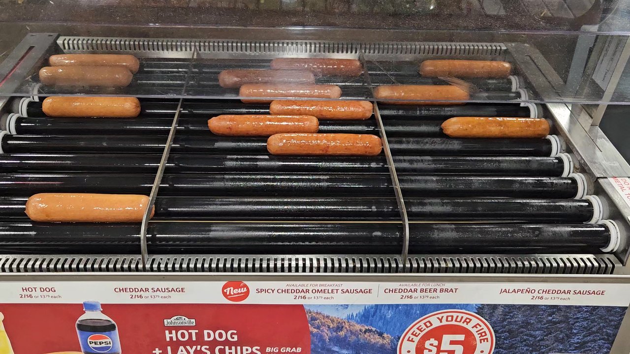 Maverik Adventure's First Stop - Hot Dogs - Gas Stations Near Me - Kanab, Utah