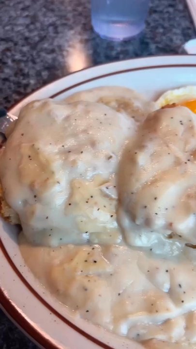 Golden Nugget - Biscuits and gravy - American Near Me - Chicago, Illinois