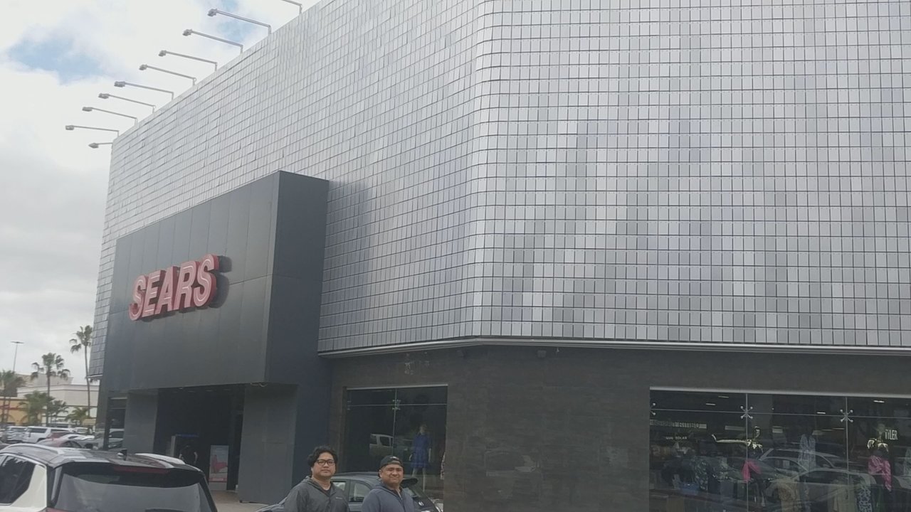 Sears - Video of sign shimmering - Department Stores Near Me - Tijuana, BCN