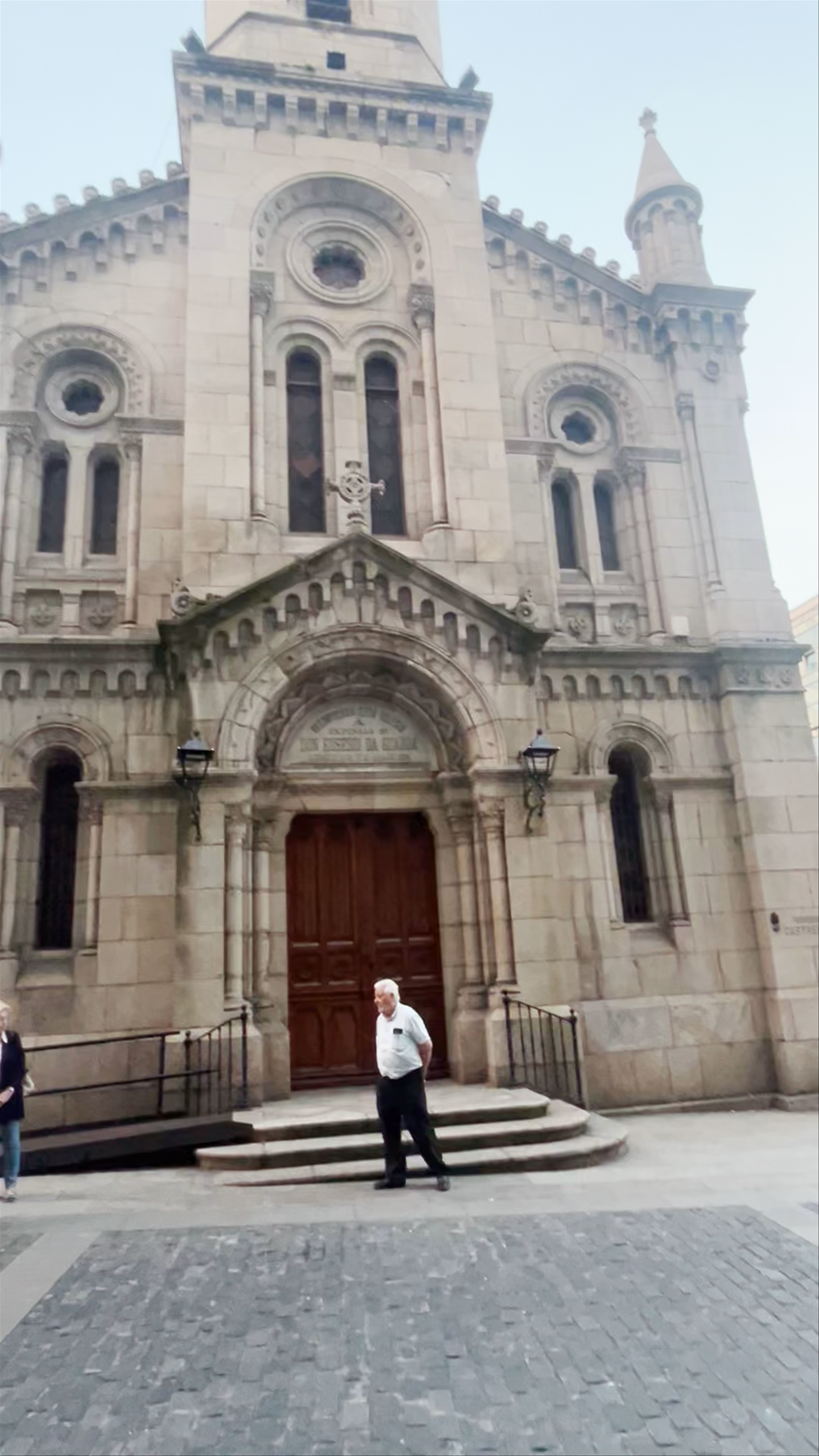 Iglesia Castrense de San Andrés: Historic Serenity in A Coruña