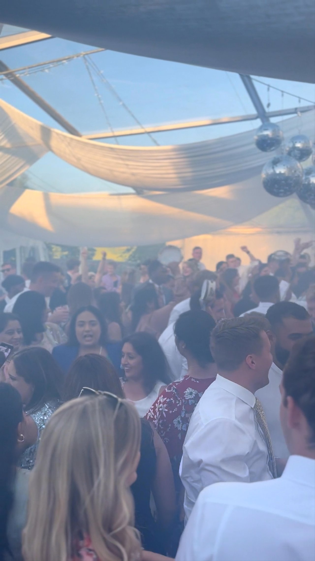 Mashup Kings - Lovely Day @ Indian Wedding - video