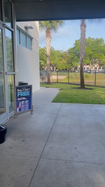Gate Petroleum - Outdoor seating - Gas Stations Near Me - Jacksonville, Florida