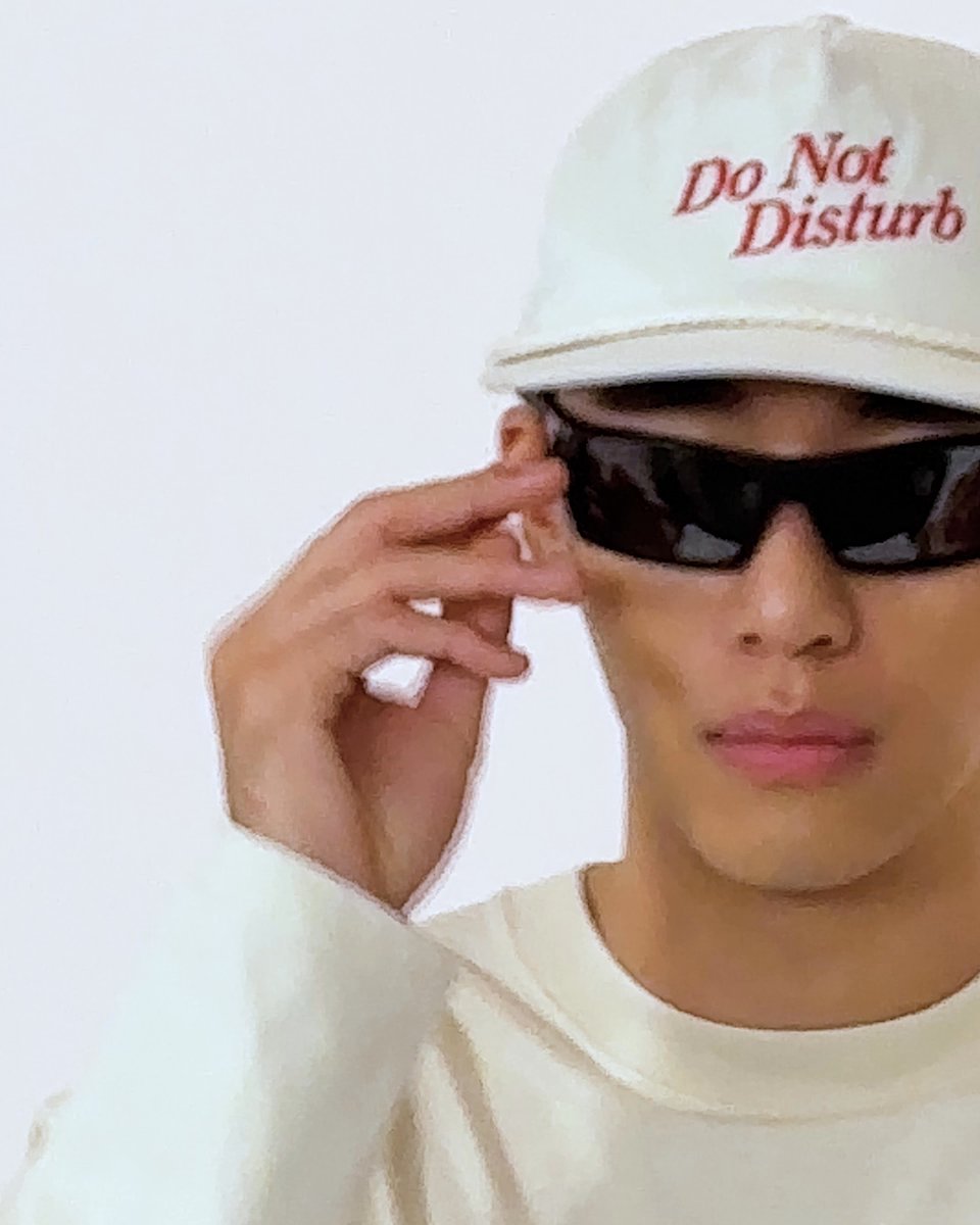 The Standard x Highsnobiety – Do Not Disturb Cap Off-White - Caps - Off White - Video 4