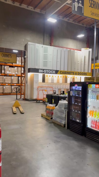 Contractors' Warehouse - Front entrance and door isle - Building Supplies Near Me - Santa Clara, California