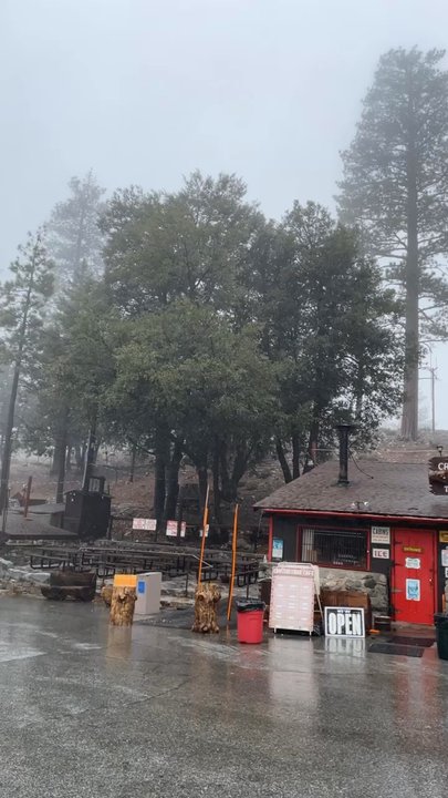 Crystal Lake Cafe - Rains day adventure - American Near Me - Azusa, California