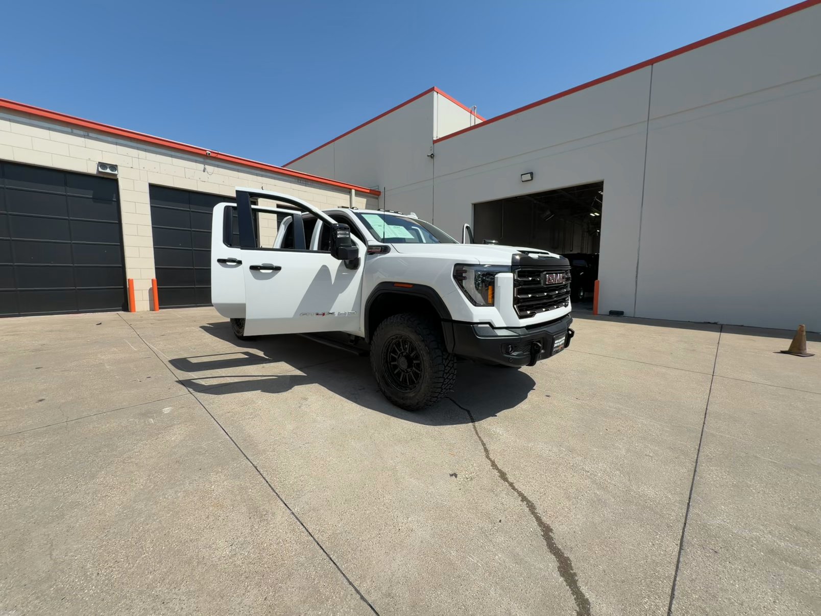 Lifted Trucks - #TX10432 - 2025 GMC Sierra 2500HD AT4X Crew Cab
