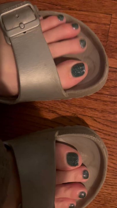 Luxo Nail Spa - Toes! - Nail Salons Near Me - Chicago, Illinois