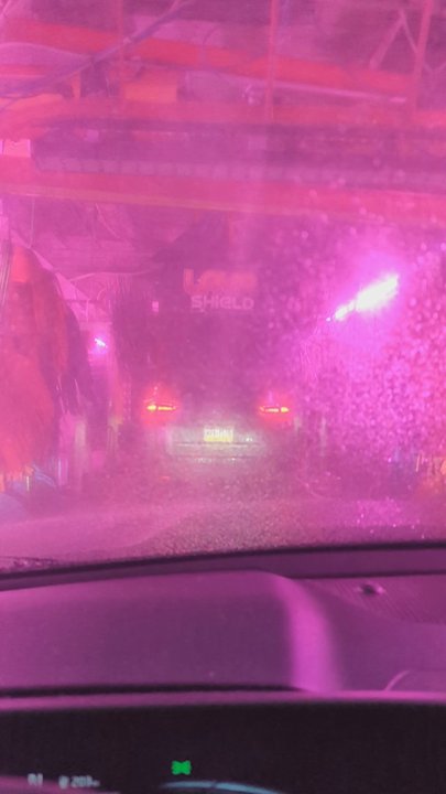 Globe Car Wash - Don't Trust Mr. Magic, majority of the spinning wash brushes are regularly broken and non functioning. - Car Wash Near Me - Coraopolis, Pennsylvania