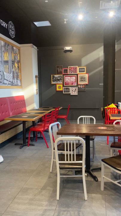 Firehouse Subs Toronto Yonge and College - Seating and fountain drink - Sandwiches Near Me - Toronto, Ontario