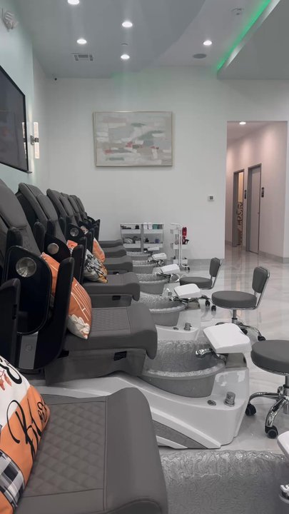 Charm & Chic Nail Bar - Nail Salons Near Me - Allen, Texas