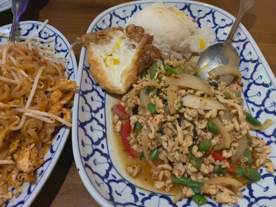 Thai Chili Restaurant - Ka-Prao Gai Kai Dao, Phat Thai with chicken, Yellow Curry with chicken - Thai Near Me - Kent, Washington