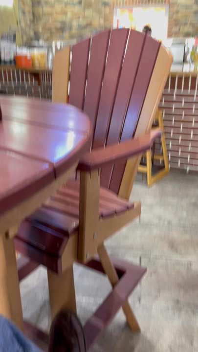 Log Cabin Tavern - Comfy chairs and the pizza womb. - American Near Me - Liberty Center, Ohio