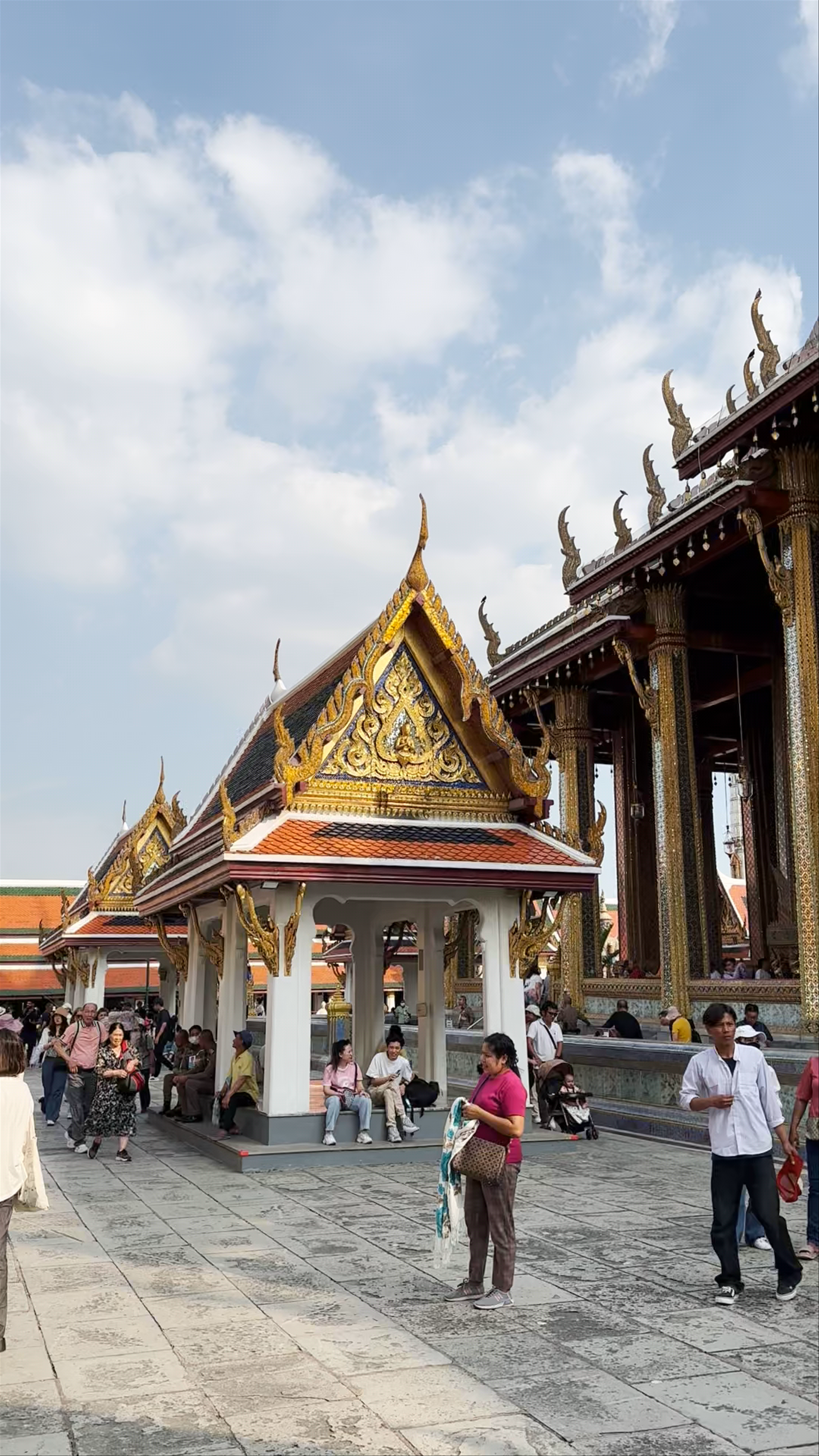 Emerald Buddha Temple: A Spiritual Journey in Bangkok