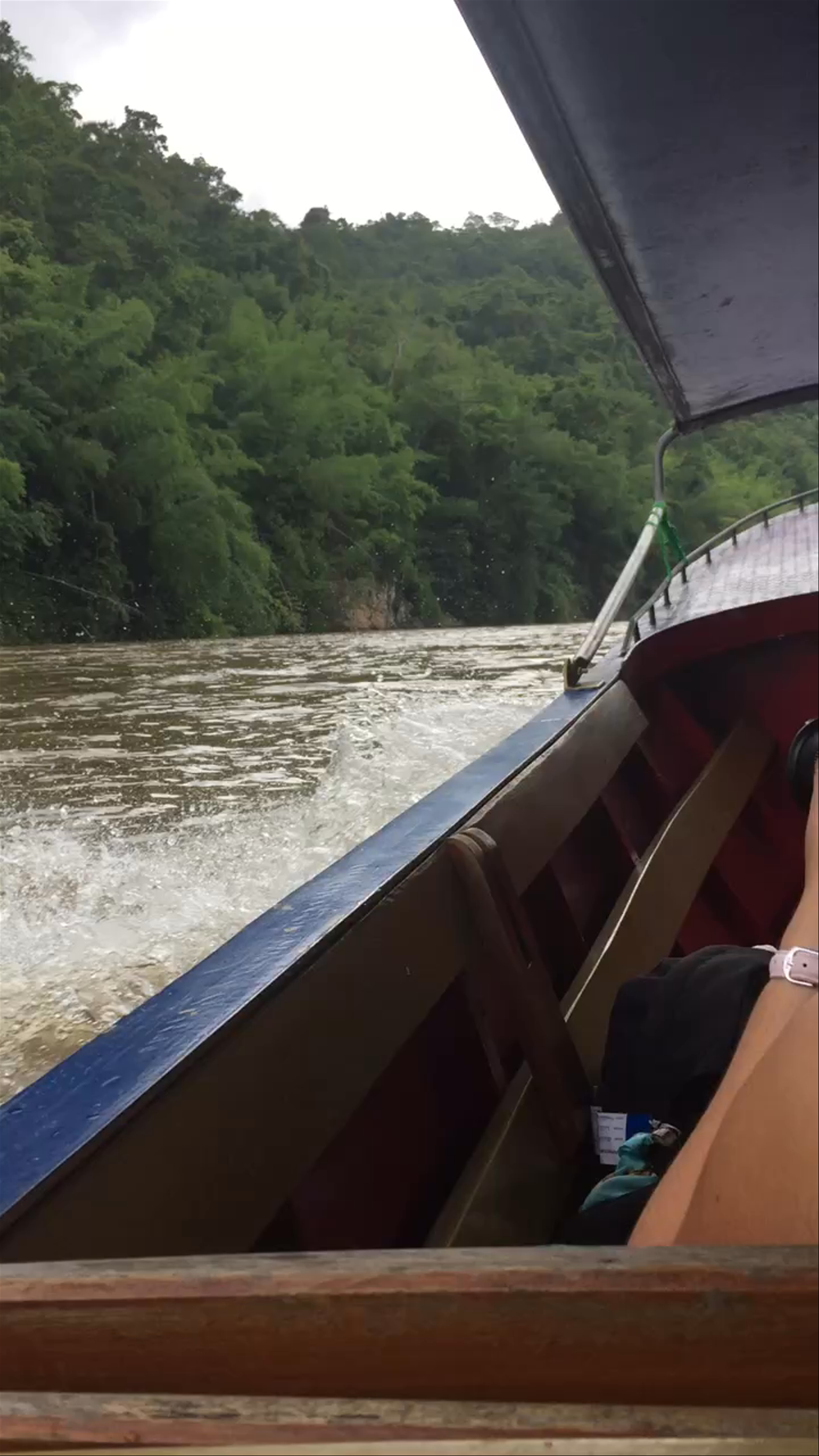 River Kwai Jungle Rafts Floating Hotel เเพ จังเกิ้ลราฟท์ รีสอร์ท กาญจนบุรี
