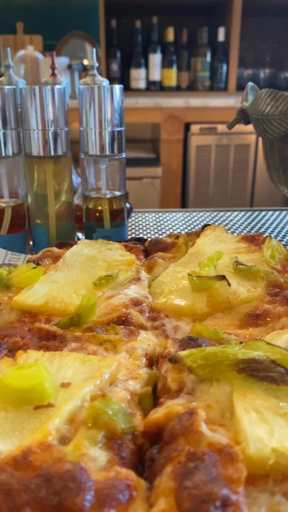 Bar Hustle - Hawaiian pizza no pepperoni - Cocktail Bars Near Me - Memphis, Tennessee