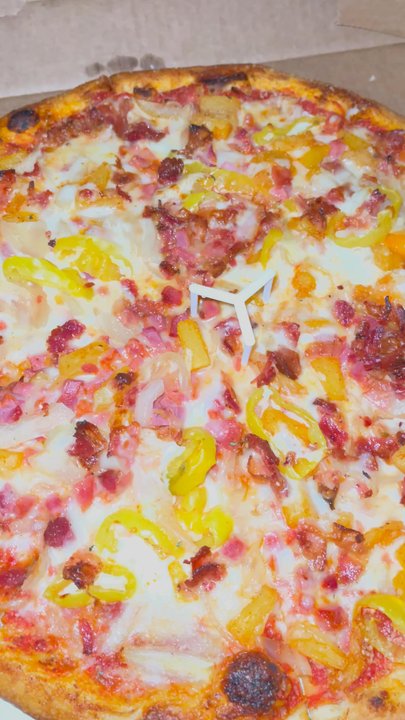 The Pizza Pitt - Medium (14") Hottie Hawaiian Pizza - Pizza Near Me - Atlanta, Georgia