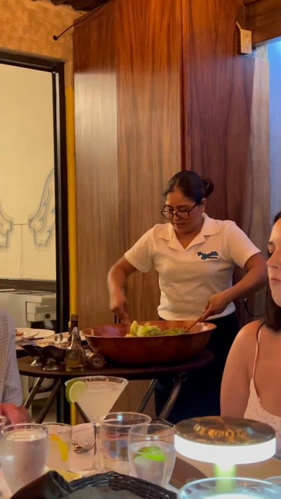 Alexander Restaurant - Tableside Caesar Salad - American Near Me - Centro, BCS