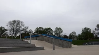 riu set: Grind a rail