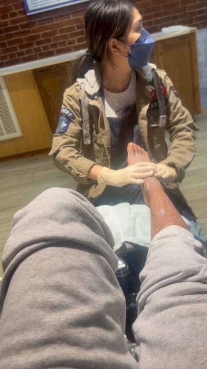 Chic Nails & Spa - This is the extra 20 min massage I asked for and this is what she did for about 15 min the whole time. Horrible - Nail Salons Near Me - Philadelphia, Pennsylvania