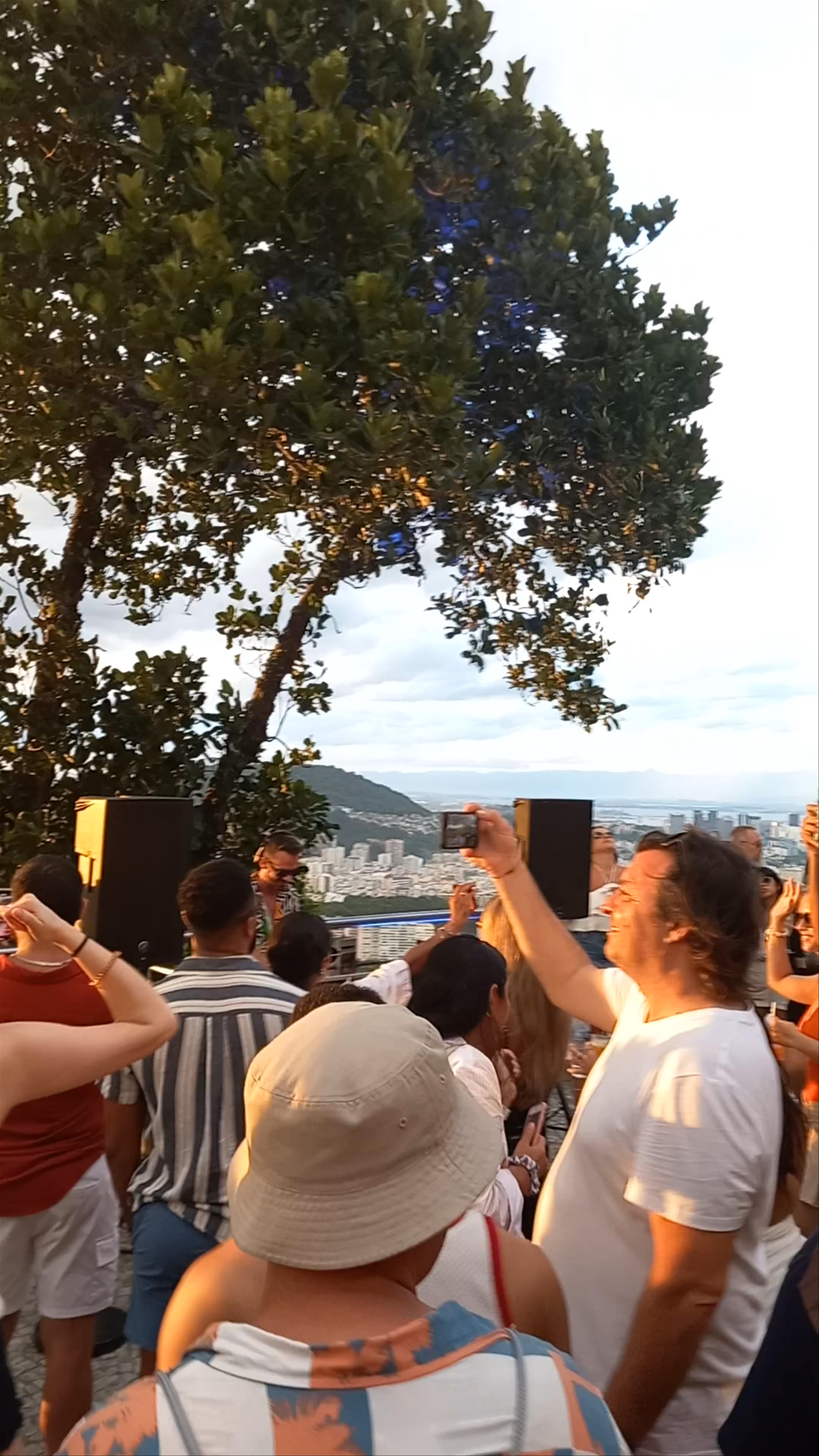 Parada intermediária - Bondinho Pão de açúcar - Avenida Pasteur - Urca