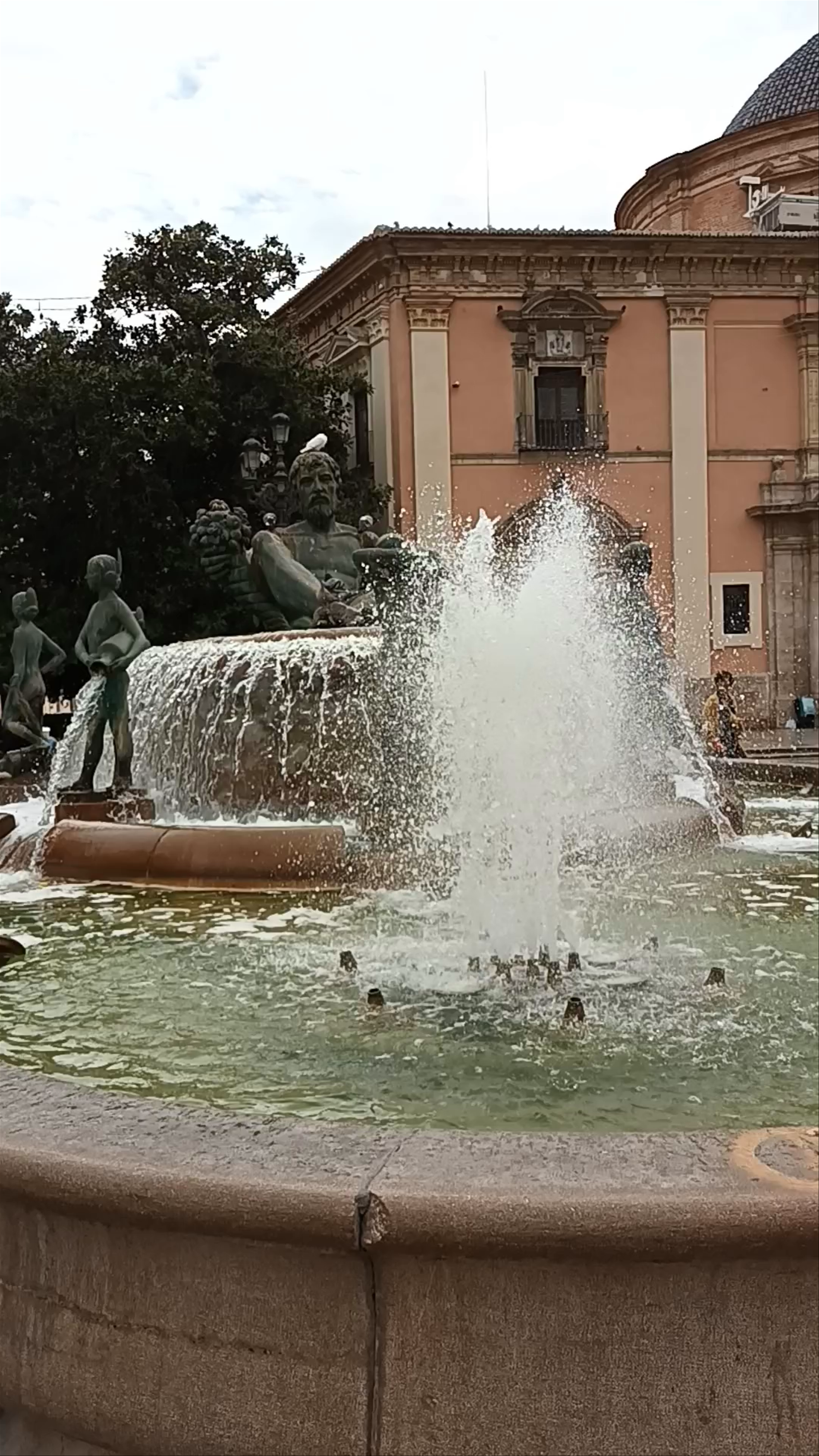 The Captivating Fountain of Plaza de la Virgen in Valencia