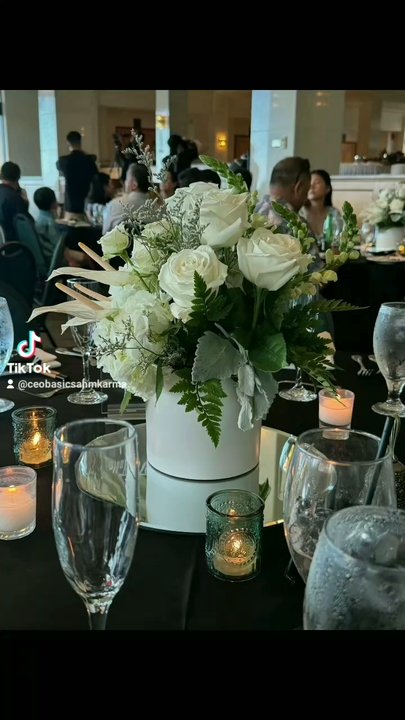 Lin's Lei Shop - These floral arrangements in our 3.9 hotel rm looks like HEAVEN & it smelt so good. They're quick in making Wedding Arrangements. BEAUTIFUL - Florists Near Me - Honolulu, Hawaii