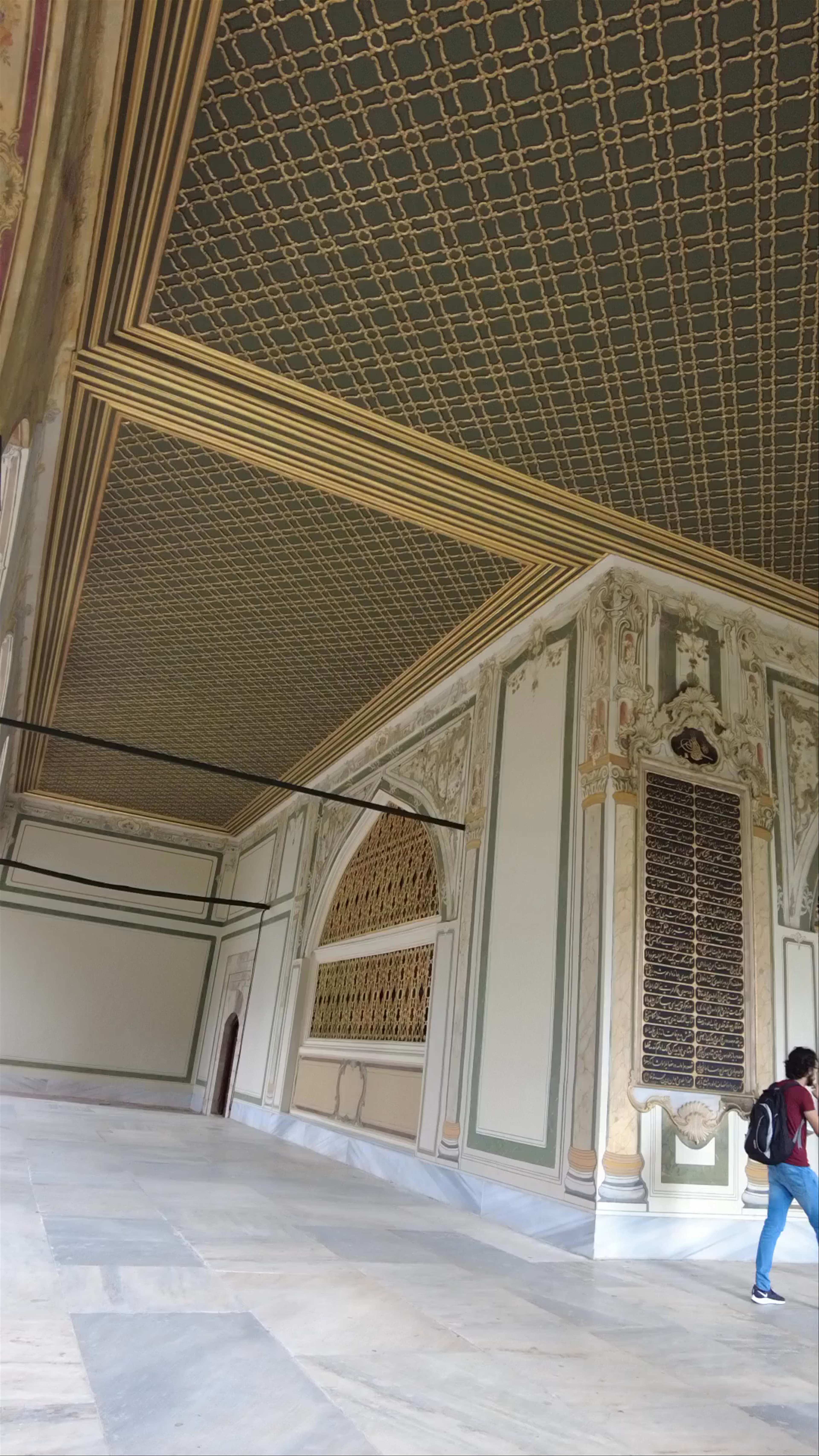 Exploring the Ornate Interiors of Topkapı Palace in Istanbul