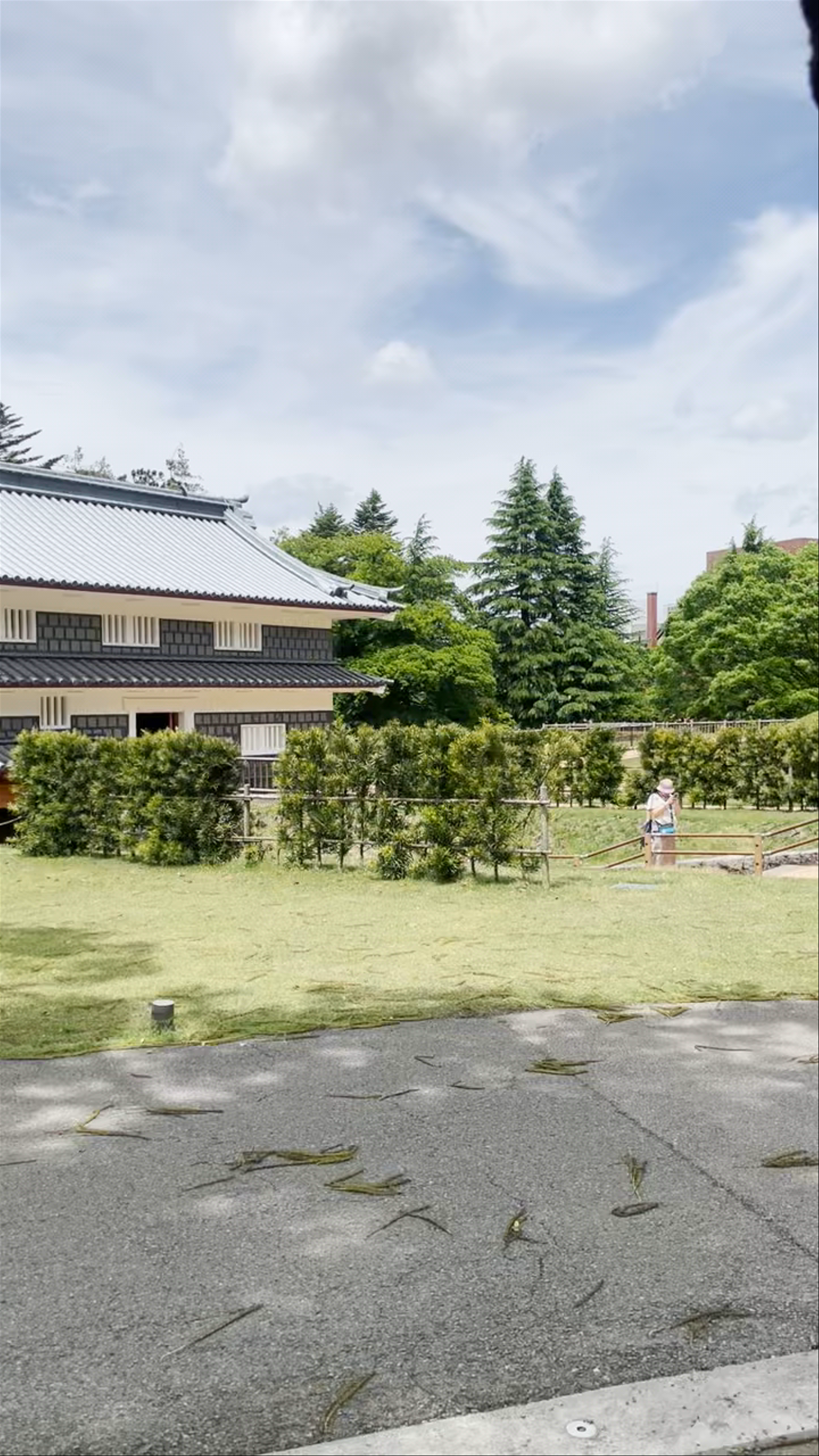Tranquil Stroll Through Gyokuseninmaru Park in Kanazawa, Japan