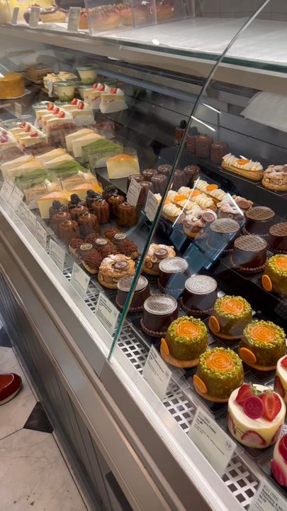 Selfridges - Dessert porn - Department Stores Near Me - London, LND