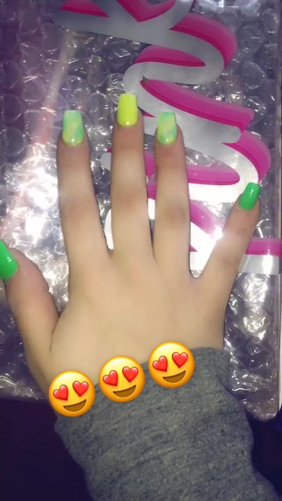 Le Chic Nails - Nail Salons Near Me - Buffalo, New York